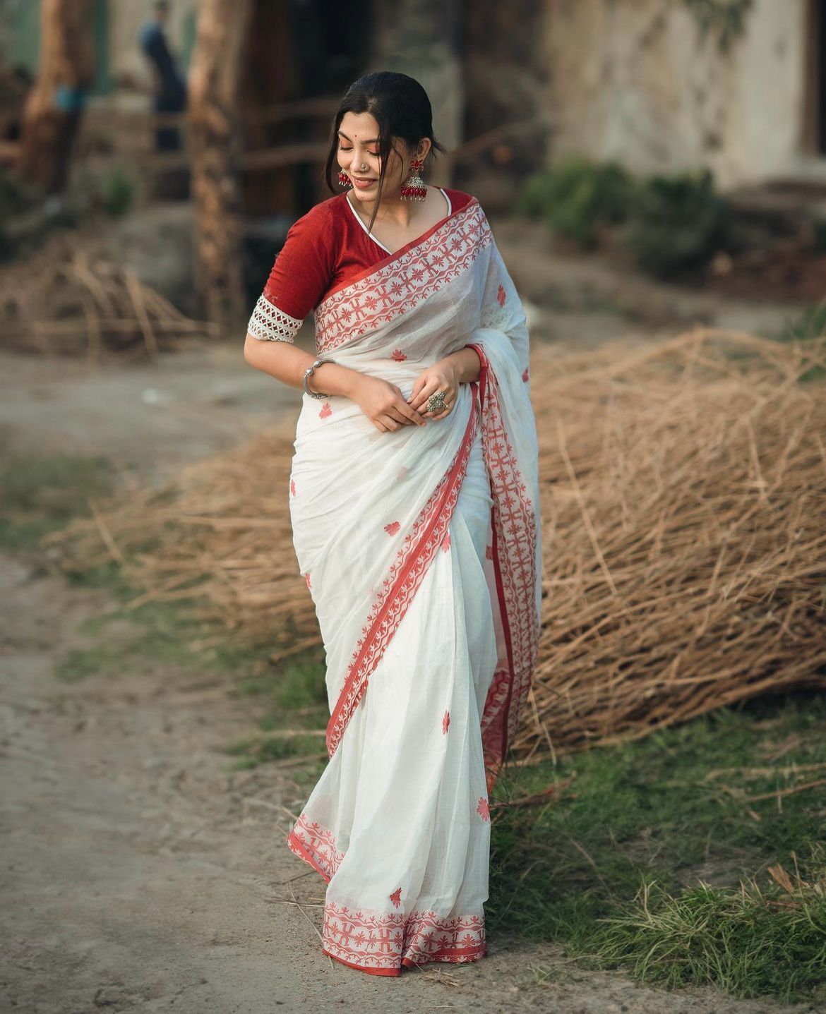Elegant White & Red Handwoven Cotton Saree