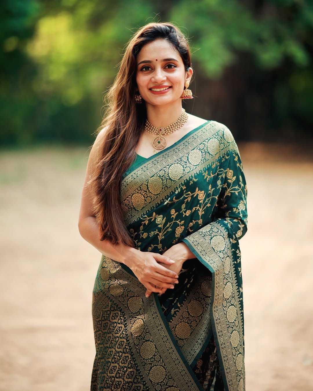 Floral Zari Jaal and Ornate Border Banarasi Silk Saree