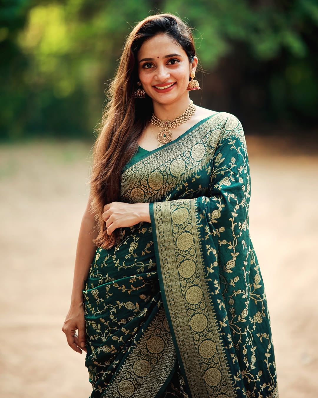 Floral Zari Jaal and Ornate Border Banarasi Silk Saree