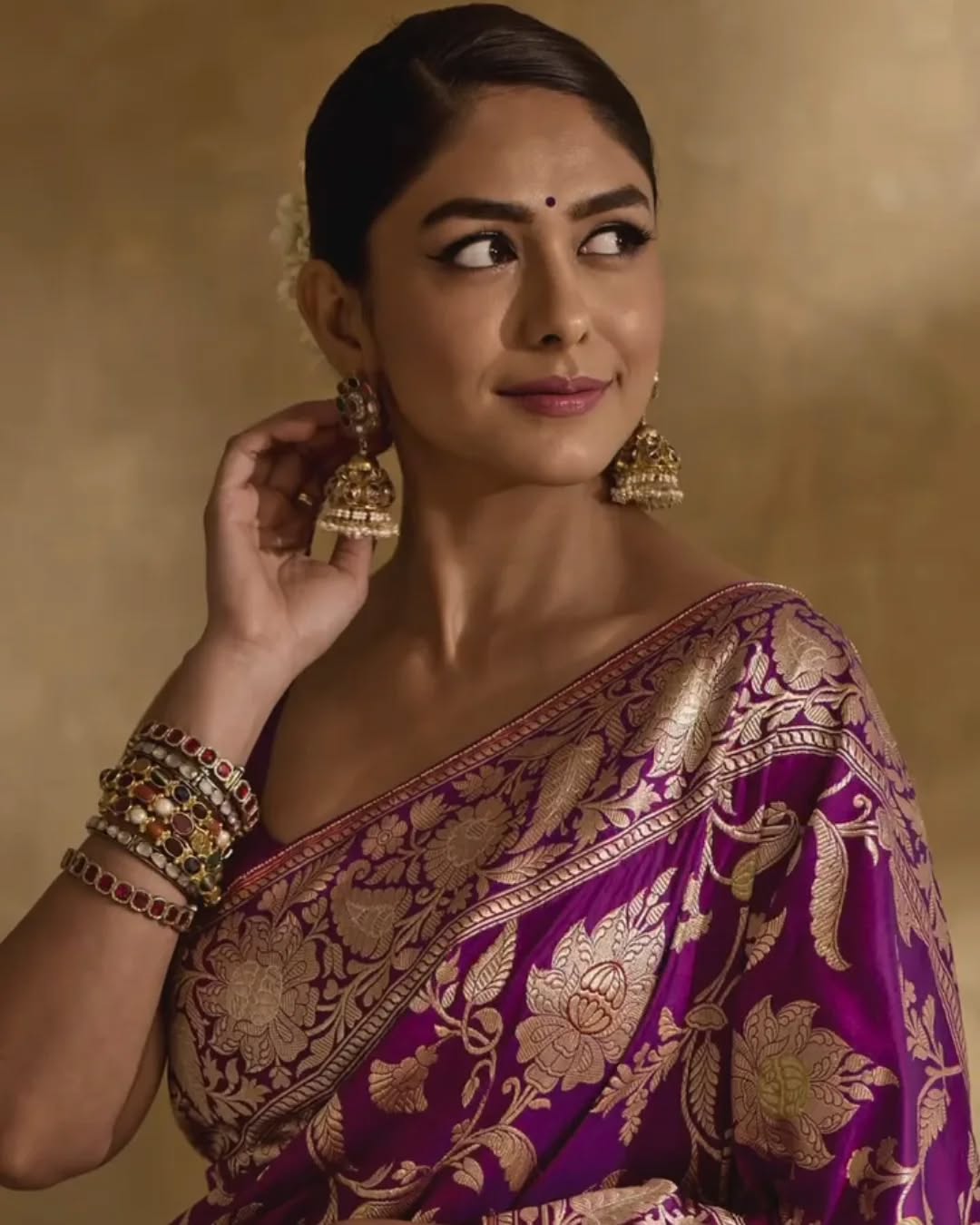 Mrunal's Purple Silk Saree