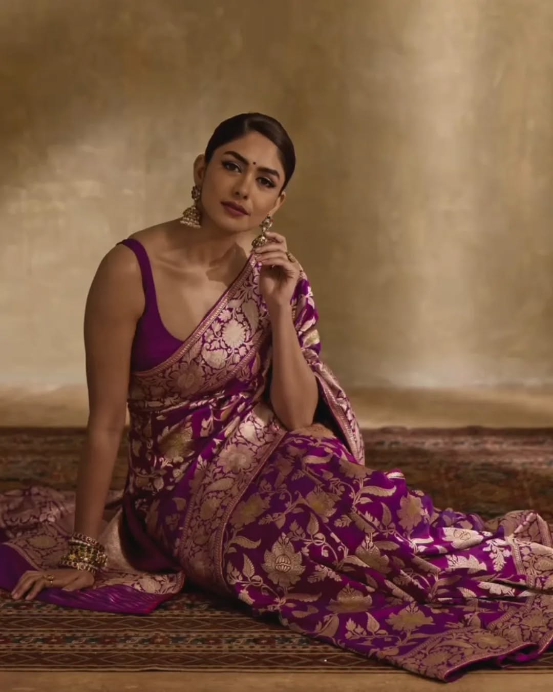 Mrunal's Purple Silk Saree